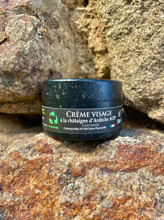 Crème visage à la châtaigne d'Ardèche AOP Castanaïs - pot posé sur les rochers